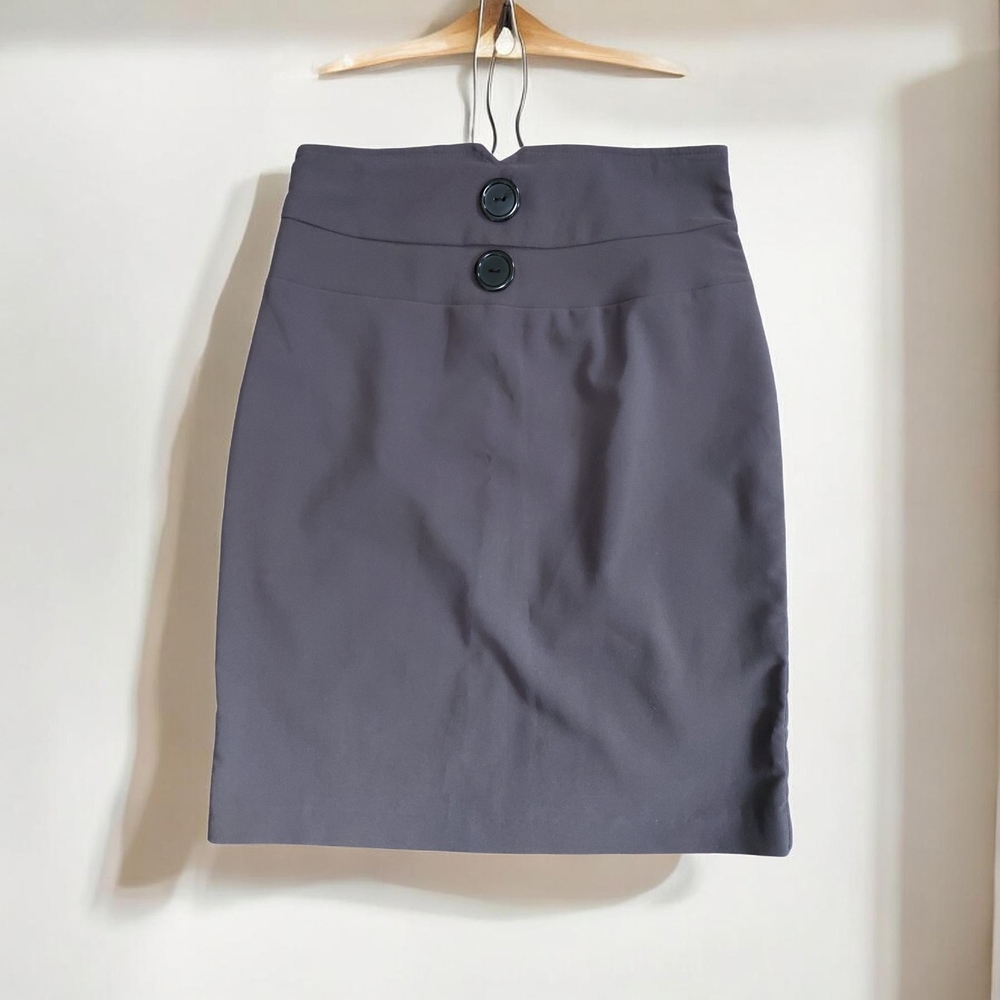 High-Waist Gray Pencil Skirt with Button Waist Detail